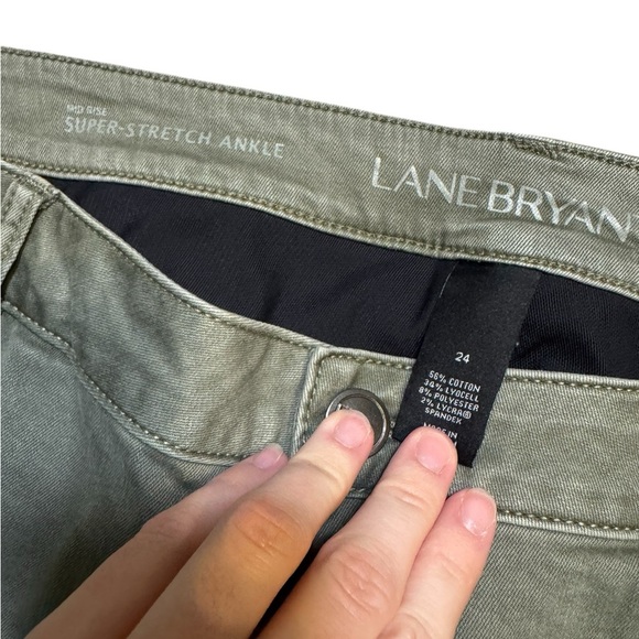 🌿 Lane Bryant Women’s Plus 24 Olive Green Super Stretch Ankle Jeans NWT 🌿 - Picture 2 of 5